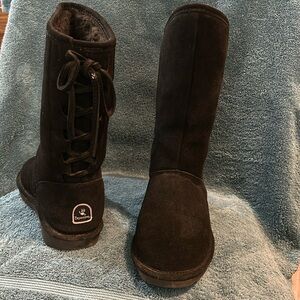 Kids size 5 Bearpaw boots worn once, black